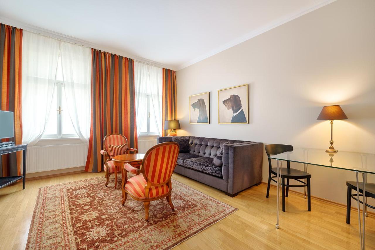 Hunger Aparthotel